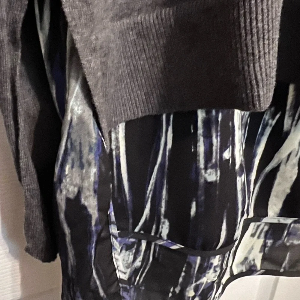Simply Vera Vera Wang. 2Fer Gray Women's Top. Size MP - Picture 5 of 7